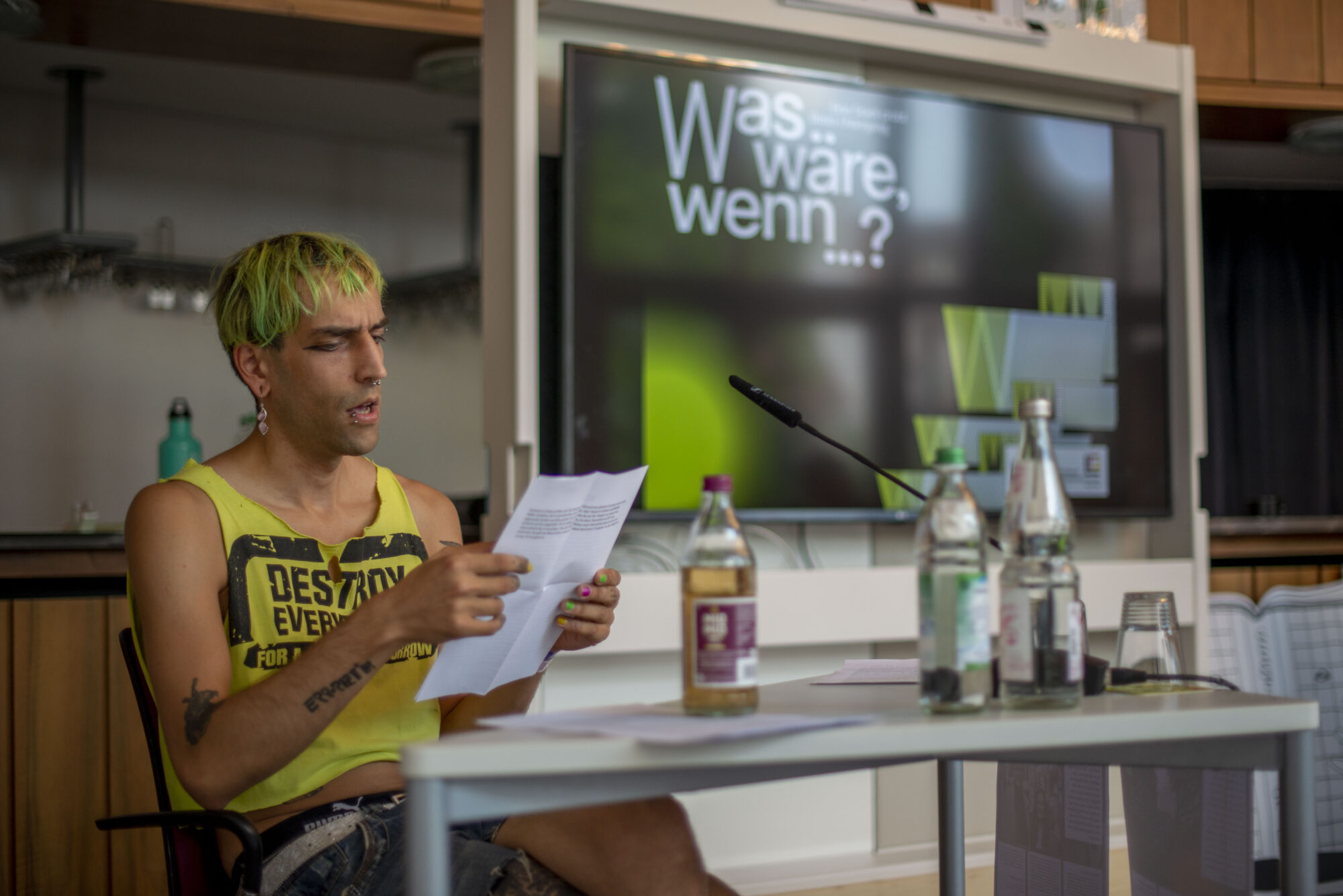 ph4nt. liest aus seinem Text zu 2035...Tagebücher aus der Zukunft