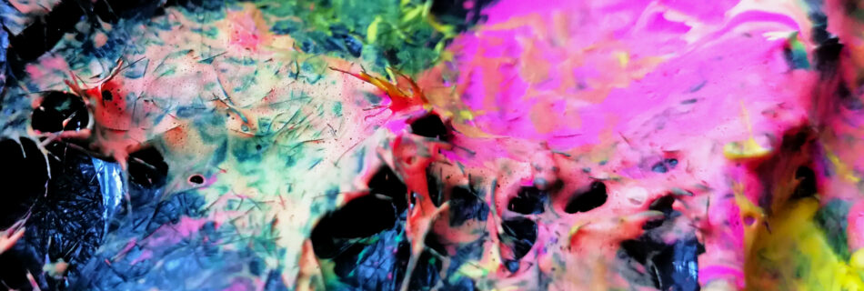 Artwork für die Single "Explosionen" - abstraktes Bild, viel Struktur / Relief, viel Gelb & Pink